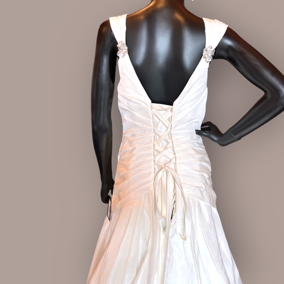 Elegance Bridal V-Neck Taffeta Wedding Gown - Picture 6 of 7